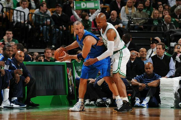 皮球在空中 皮球在空中